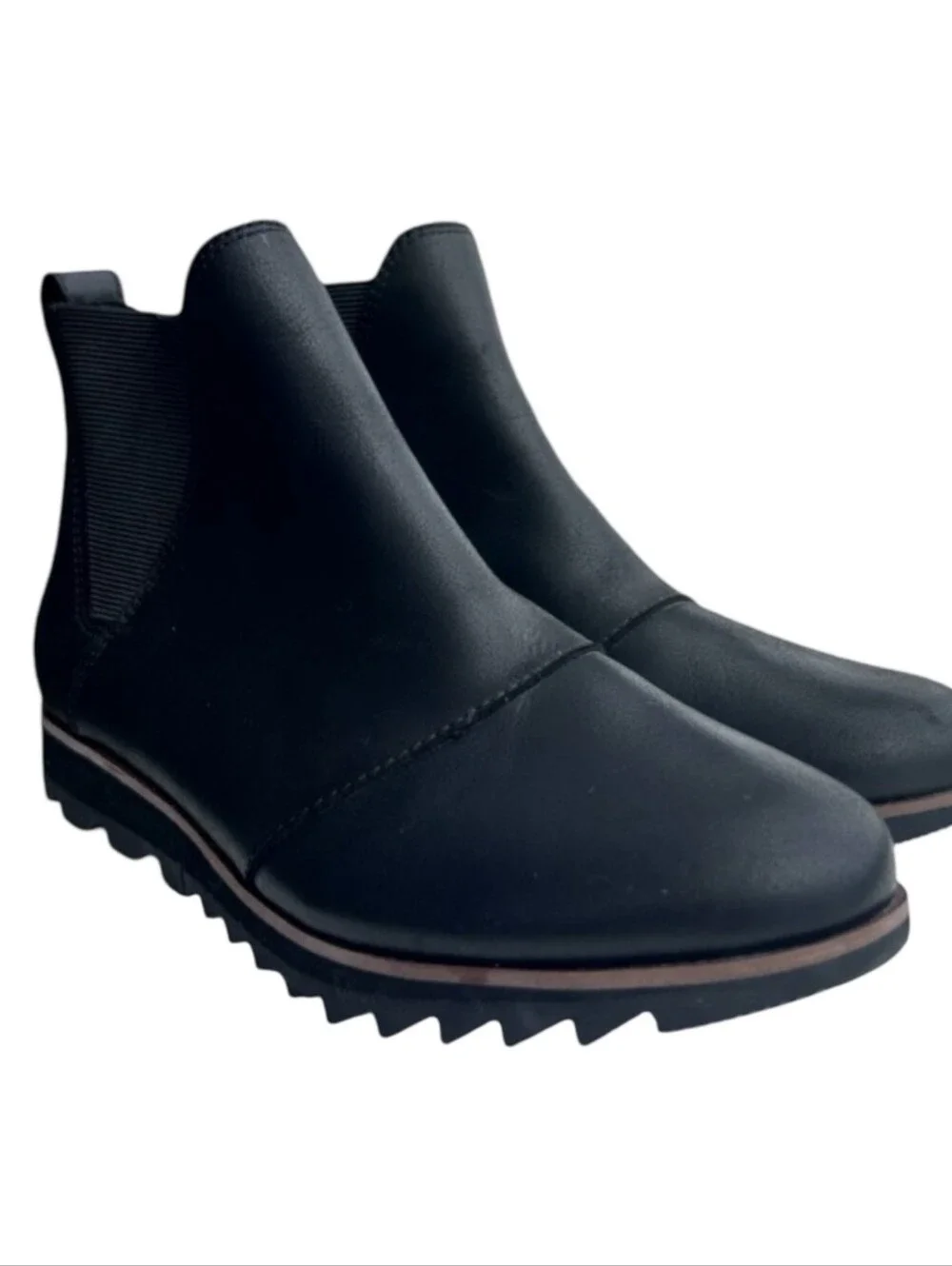 Sorel Harlow Chelsea boots in black, size 7.5